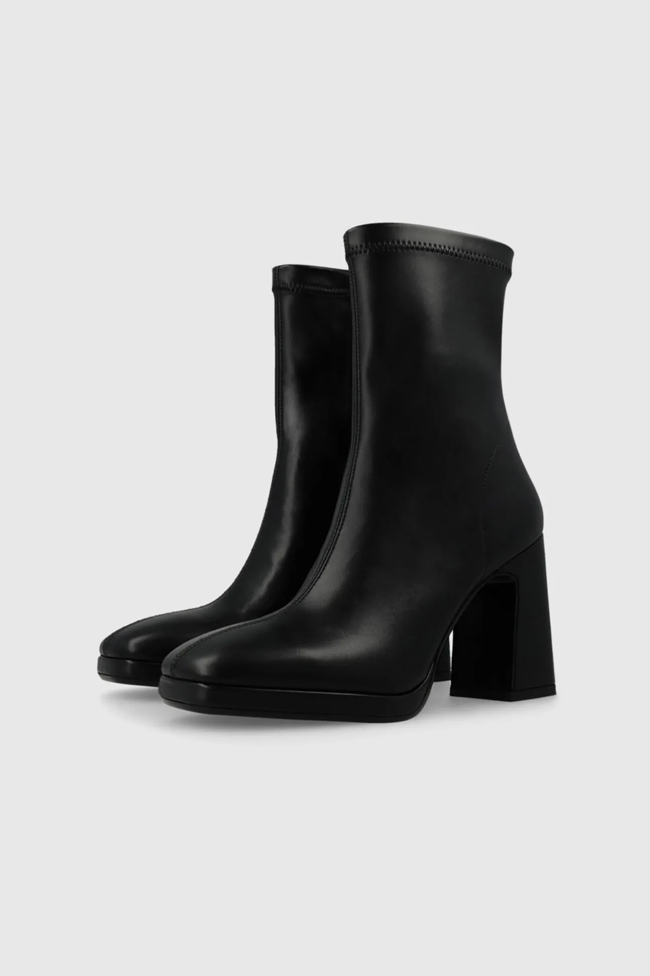 Botines en antelina con tacón