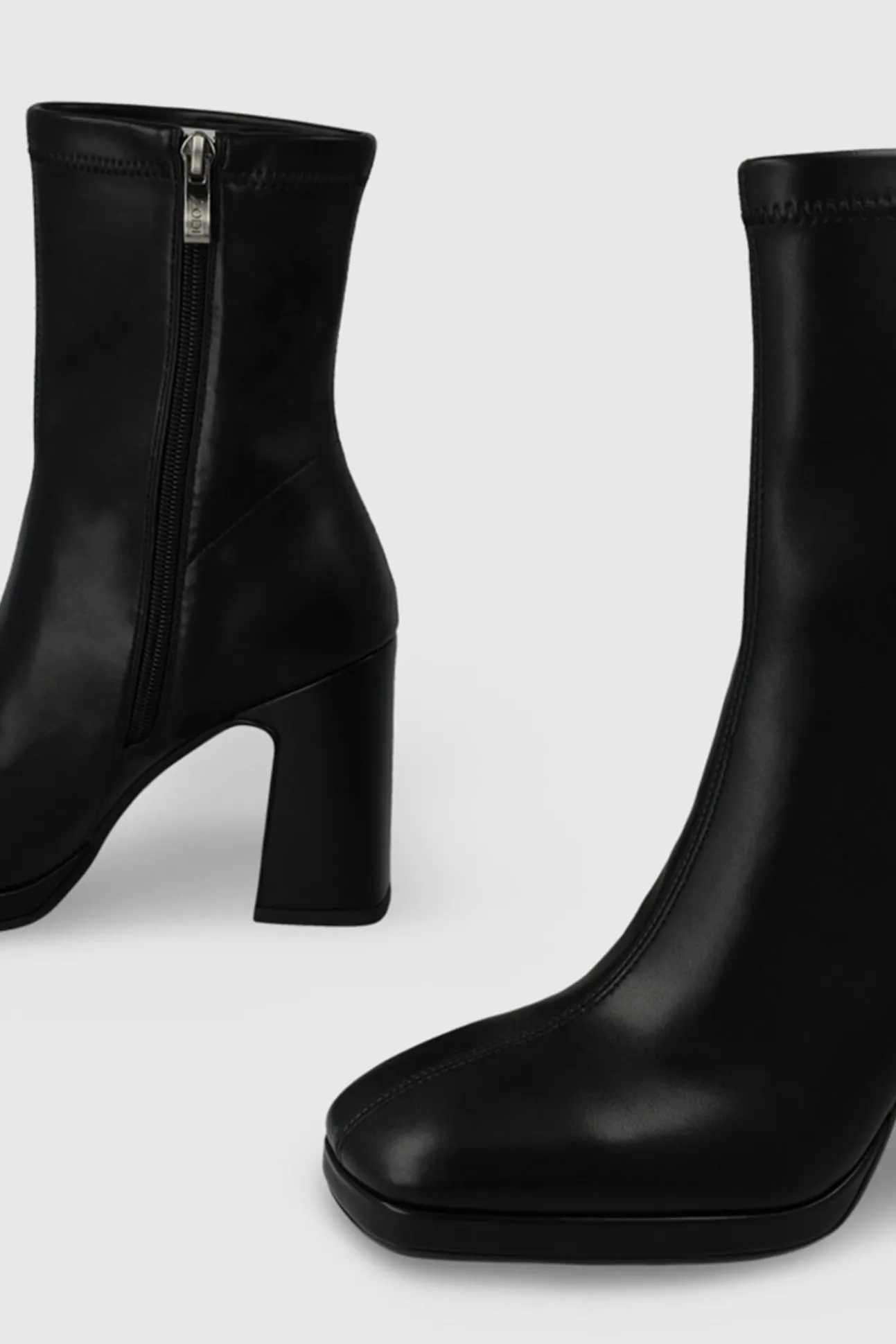 Botines en antelina con tacón