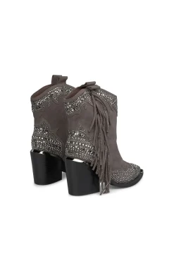 Botín con flecos laterales