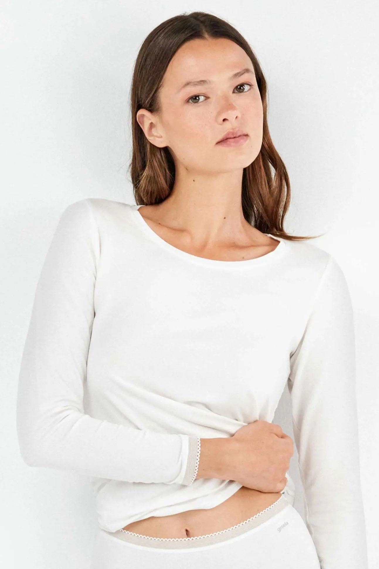 Braga alta básica con galón de encaje