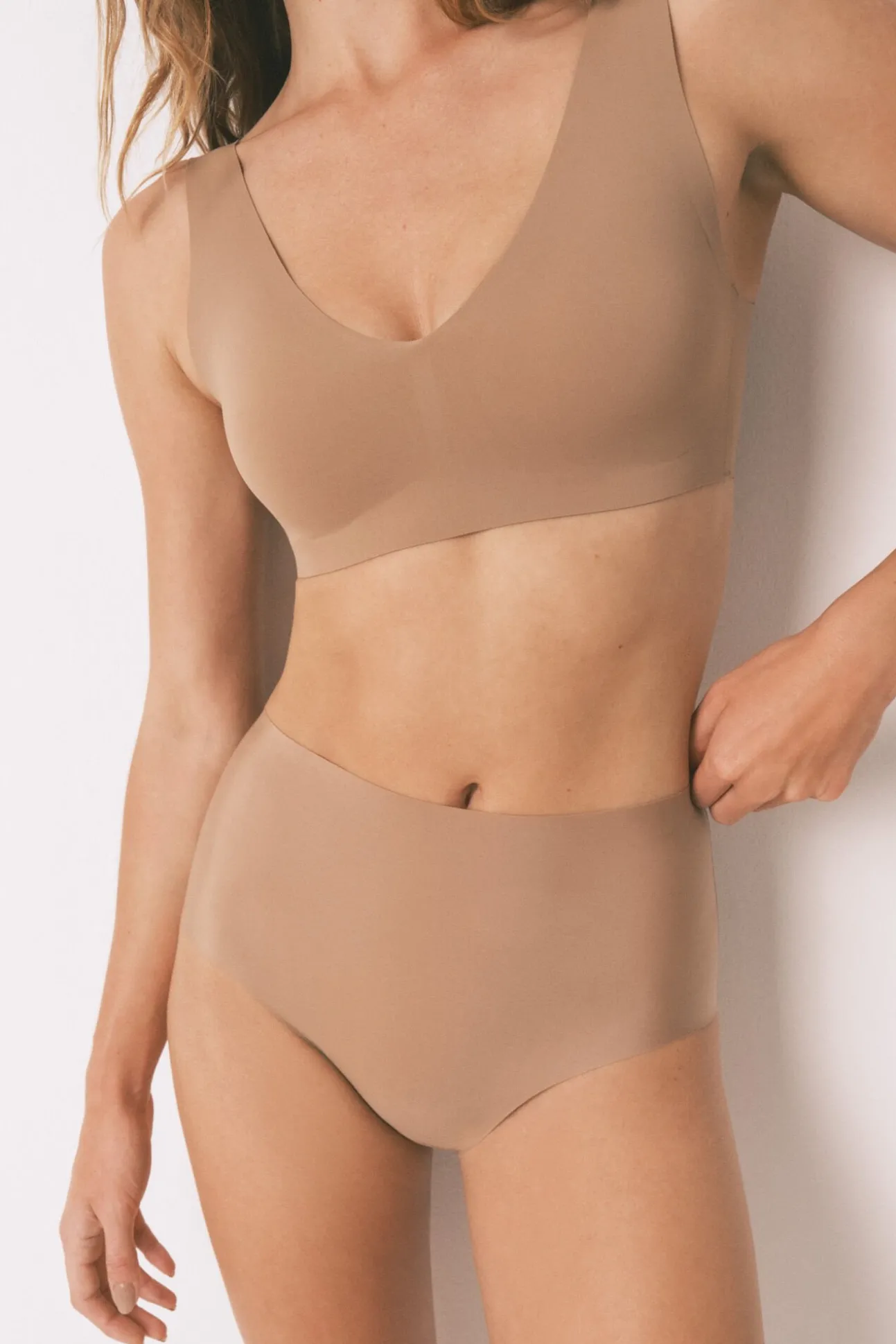 Braga alta clean cut beige