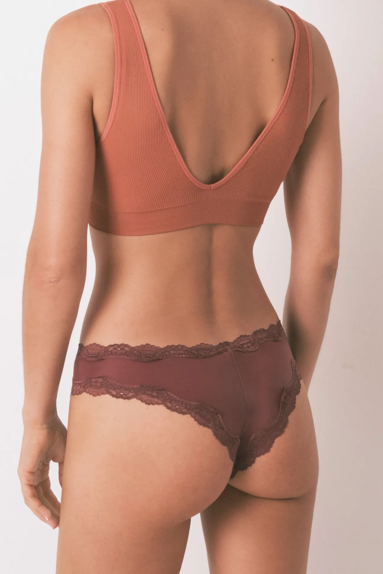 Braga brasileña microfibrafibra brillante granate