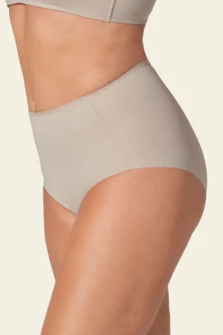 Braga clásica efecto invisible de compresión fuerte en abdomen