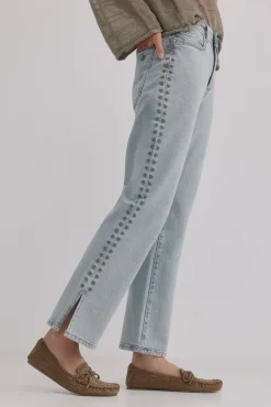 Brigitte. Vaqueros bordados