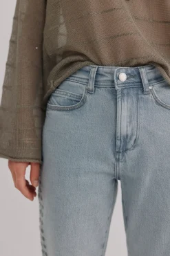 Brigitte. Vaqueros bordados