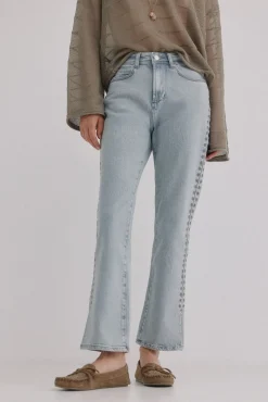 Brigitte. Vaqueros bordados