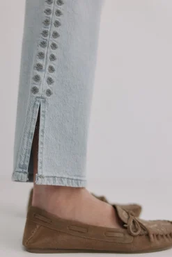 Brigitte. Vaqueros bordados