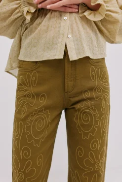 Bérénice. Vaqueros bordados