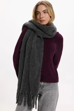 Bufanda de lana con flecos