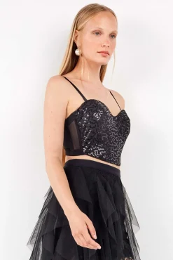 Bustier negro de lentejuelas con diseño deslumbrante