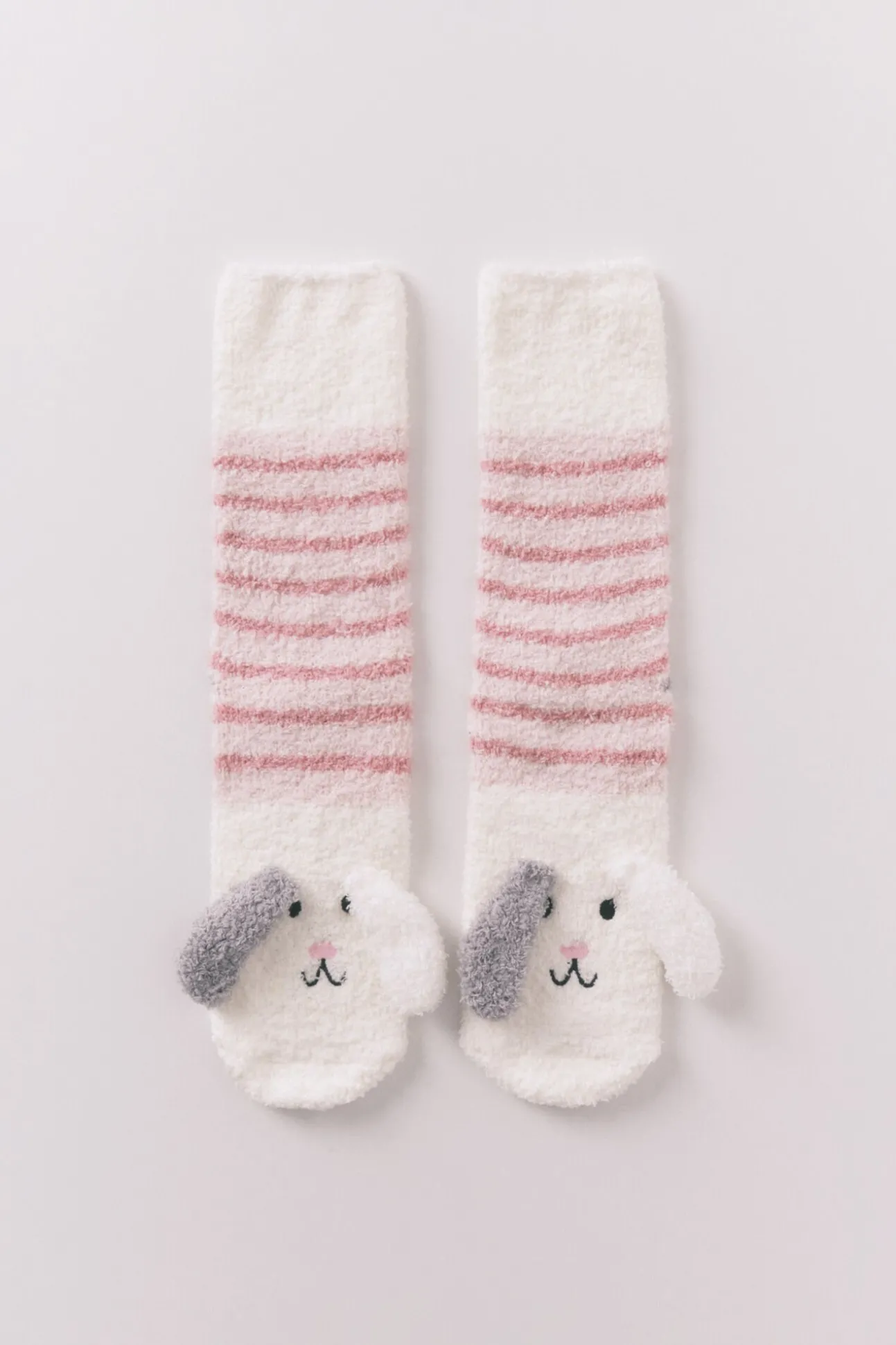 Calcetines largos perro blanco