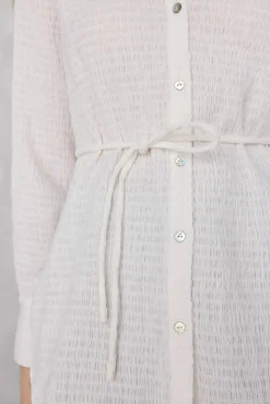 Camisa con cuello de textura