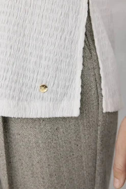 Camisa con cuello de textura