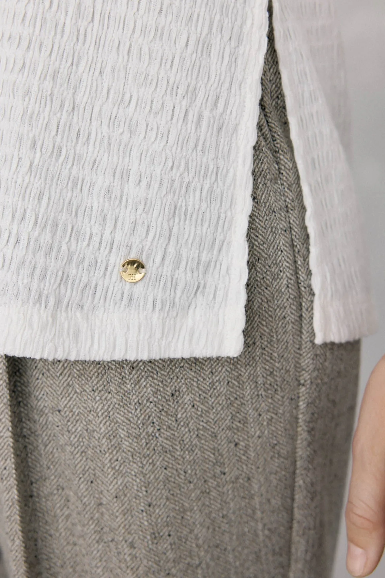 Camisa con cuello de textura