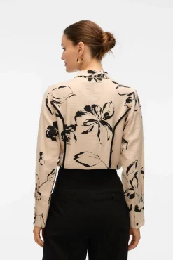 Camisa de manga larga con lineas bordadas