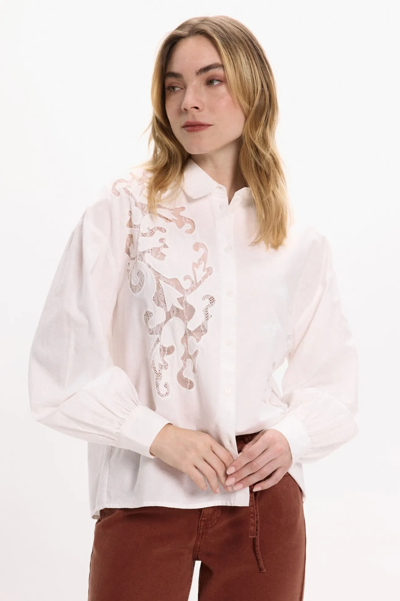 Camisa de viscosa y algodón con encaje