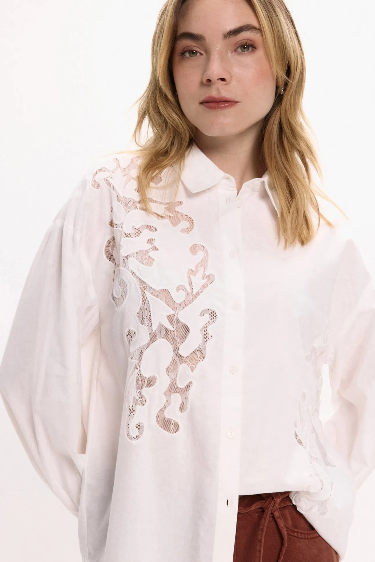 Camisa de viscosa y algodón con encaje