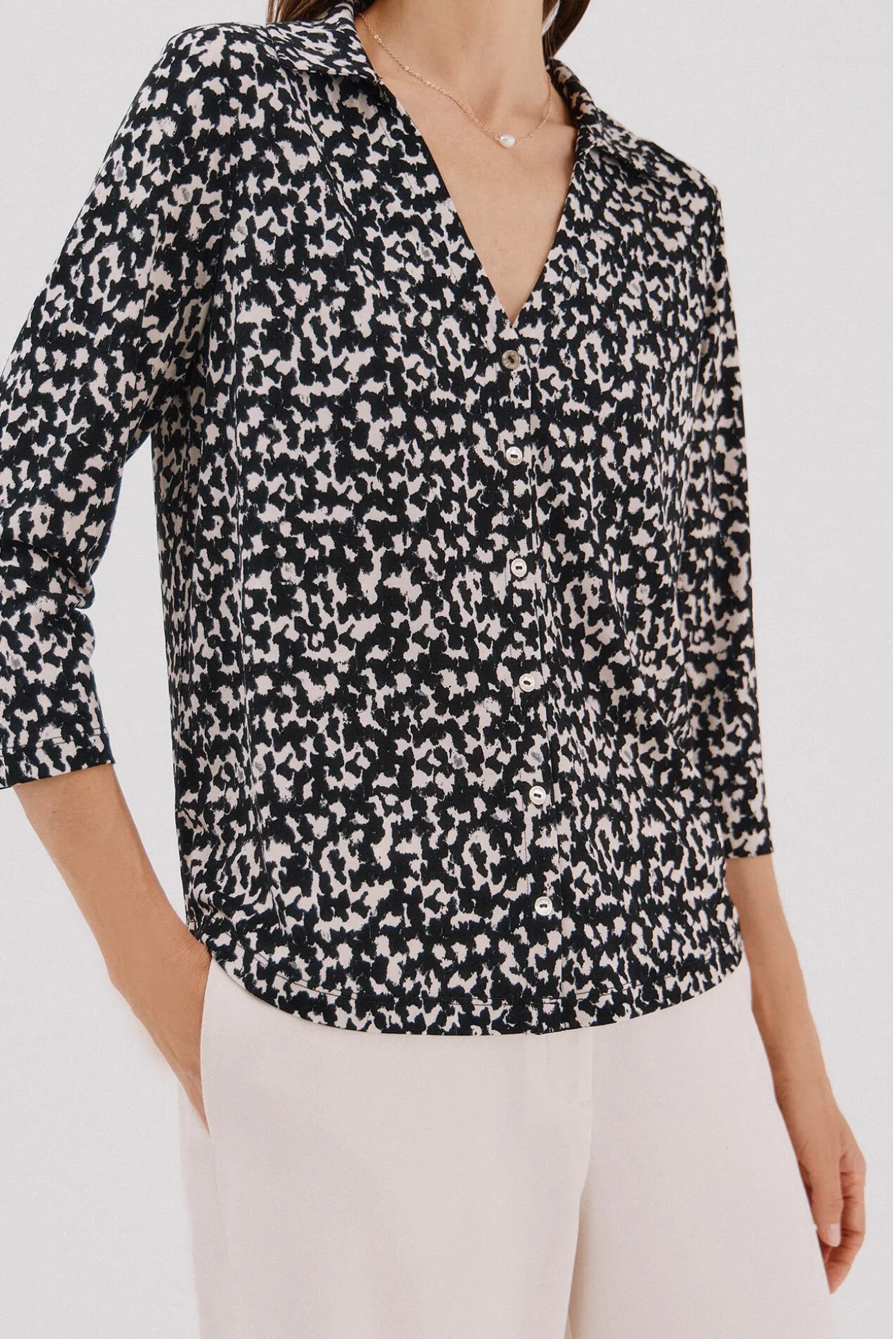 Camisa elástica botones