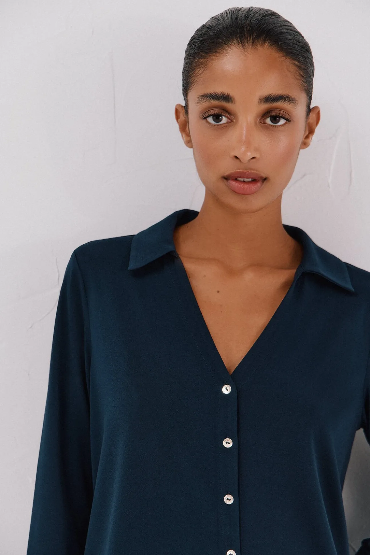 Camisa elástica botones