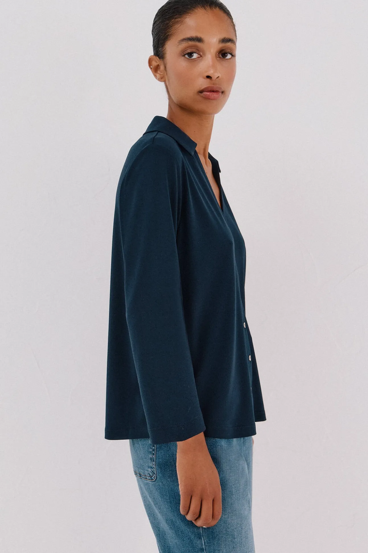 Camisa elástica botones