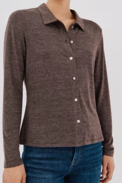 Camisa elástica botones