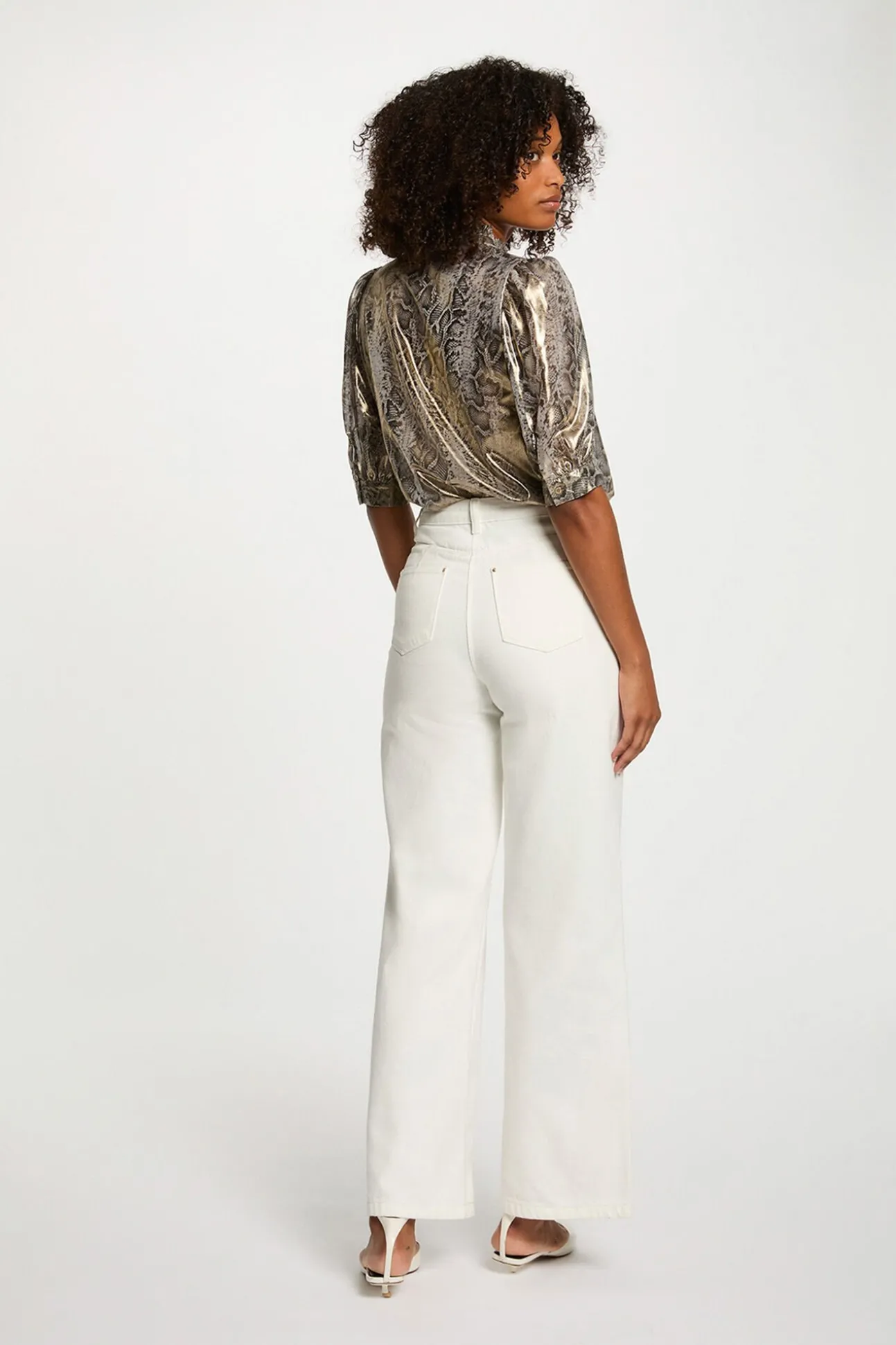 Camisa entallada mangas abullonadas