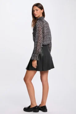 Camisa fluida con cuello en v