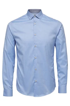 Camisa formal de vestir Slim Fit confeccionada con algodón orgánico.