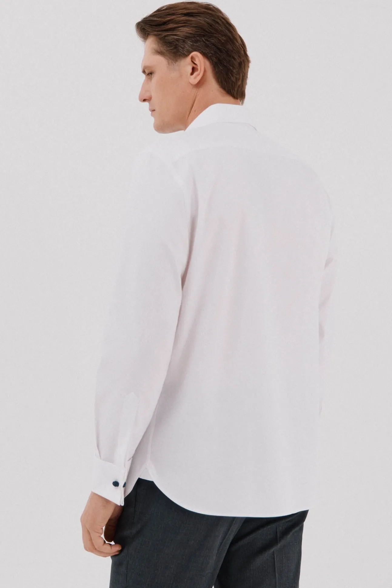 Camisa gemelos lisa fácil plancha