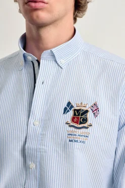 Camisa hombre Valecuatro celeste modelo banderas