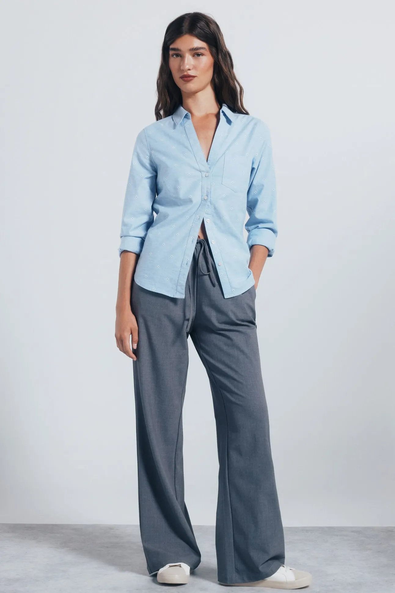 Camisa Oxford cuello abierto