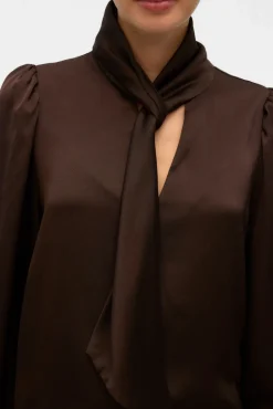 Camisa satinada escote lazada