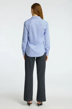 Camisa Slim Fit confeccionada con algodón orgánico