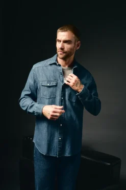 Camisa vaquera con bolsillos