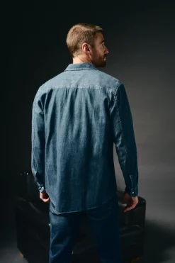 Camisa vaquera con bolsillos