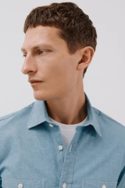 Camisa vaquera con dos bolsillos