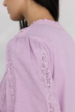 Camiseta abullonada lazo