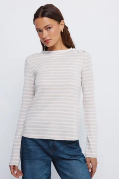 Camiseta botones hombro cuello