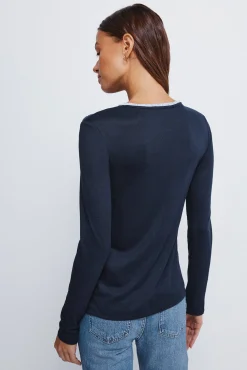 Camiseta botones hombro cuello