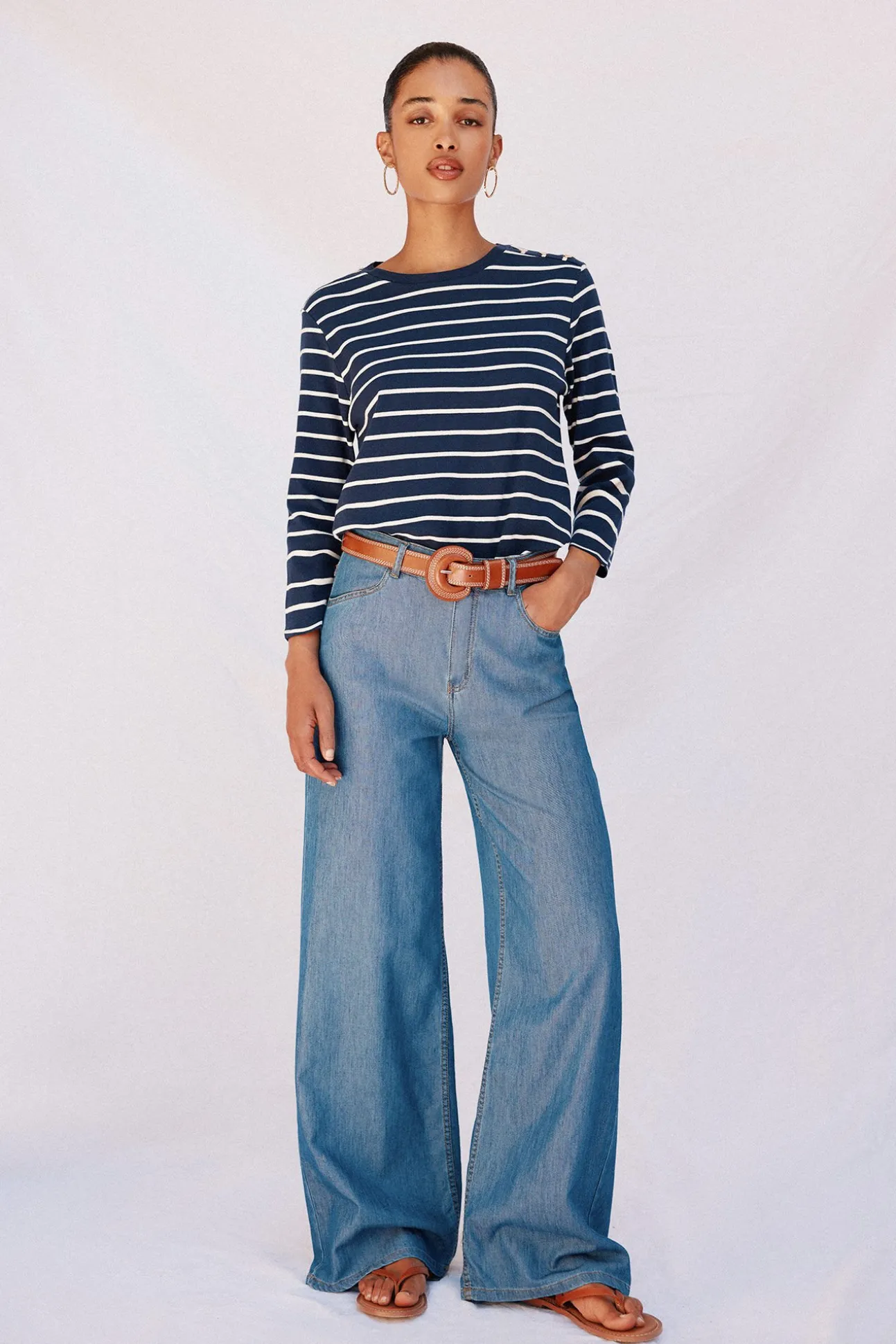 Camiseta básica botones dorados