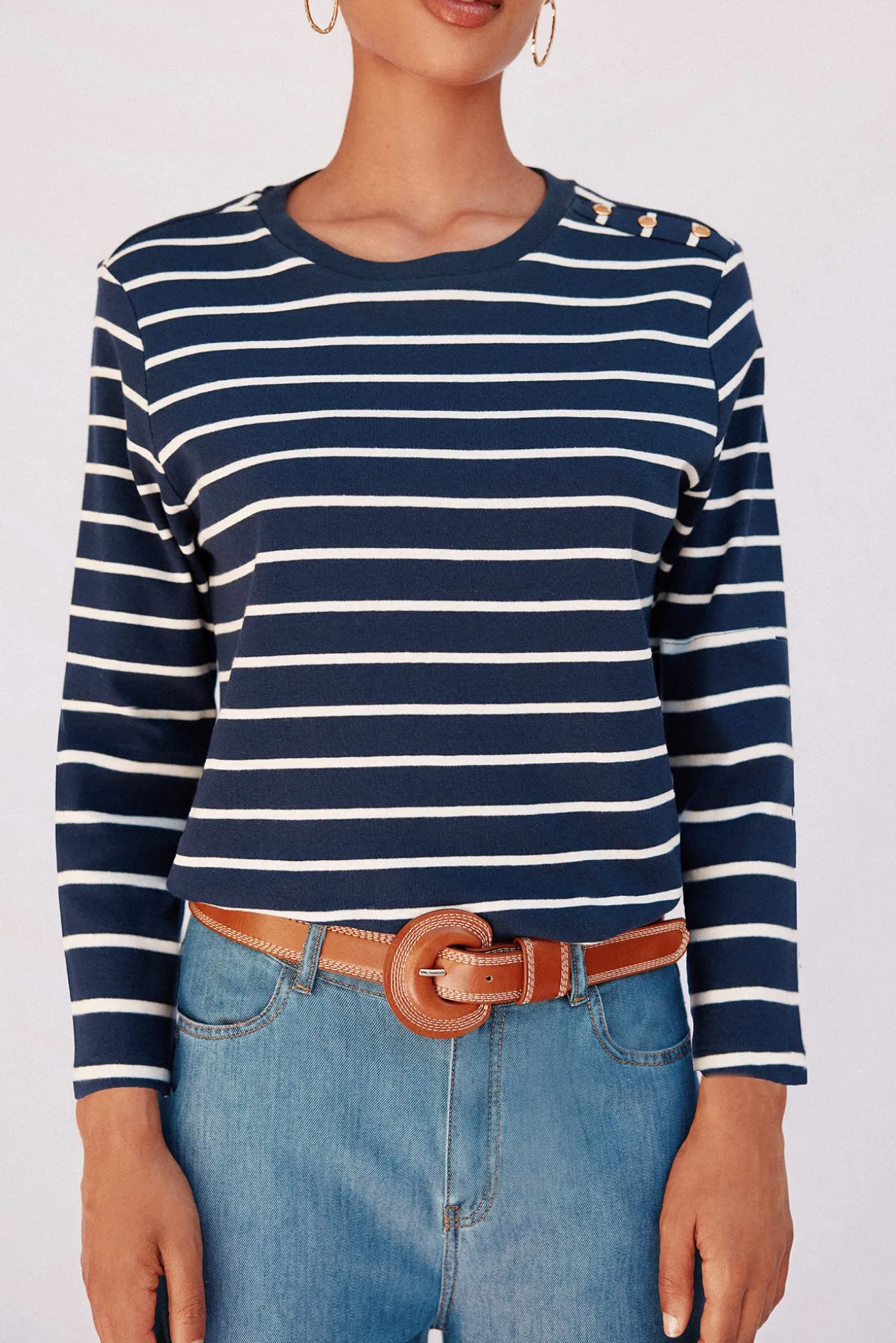 Camiseta básica botones dorados