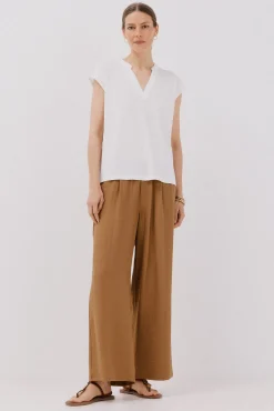 Camiseta básica cuello mao desmentido