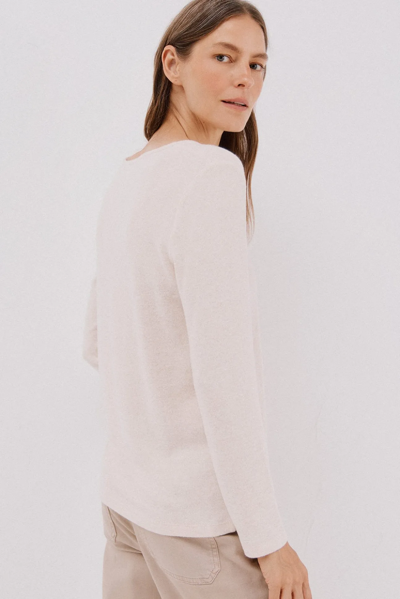 Camiseta básica cuello pico