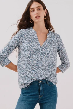 Camiseta básica escote mão