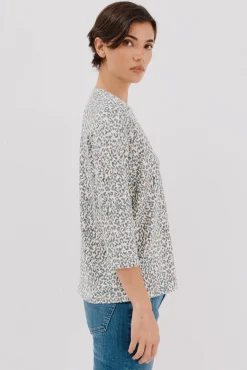 Camiseta básica escote mão