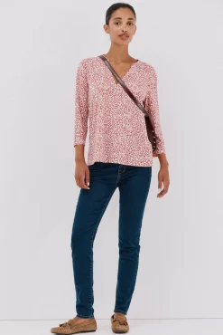 Camiseta básica escote mão