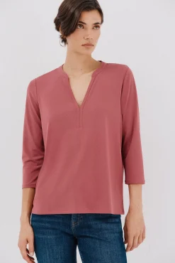 Camiseta básica escote mão