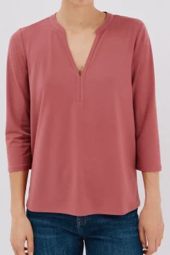 Camiseta básica escote mão