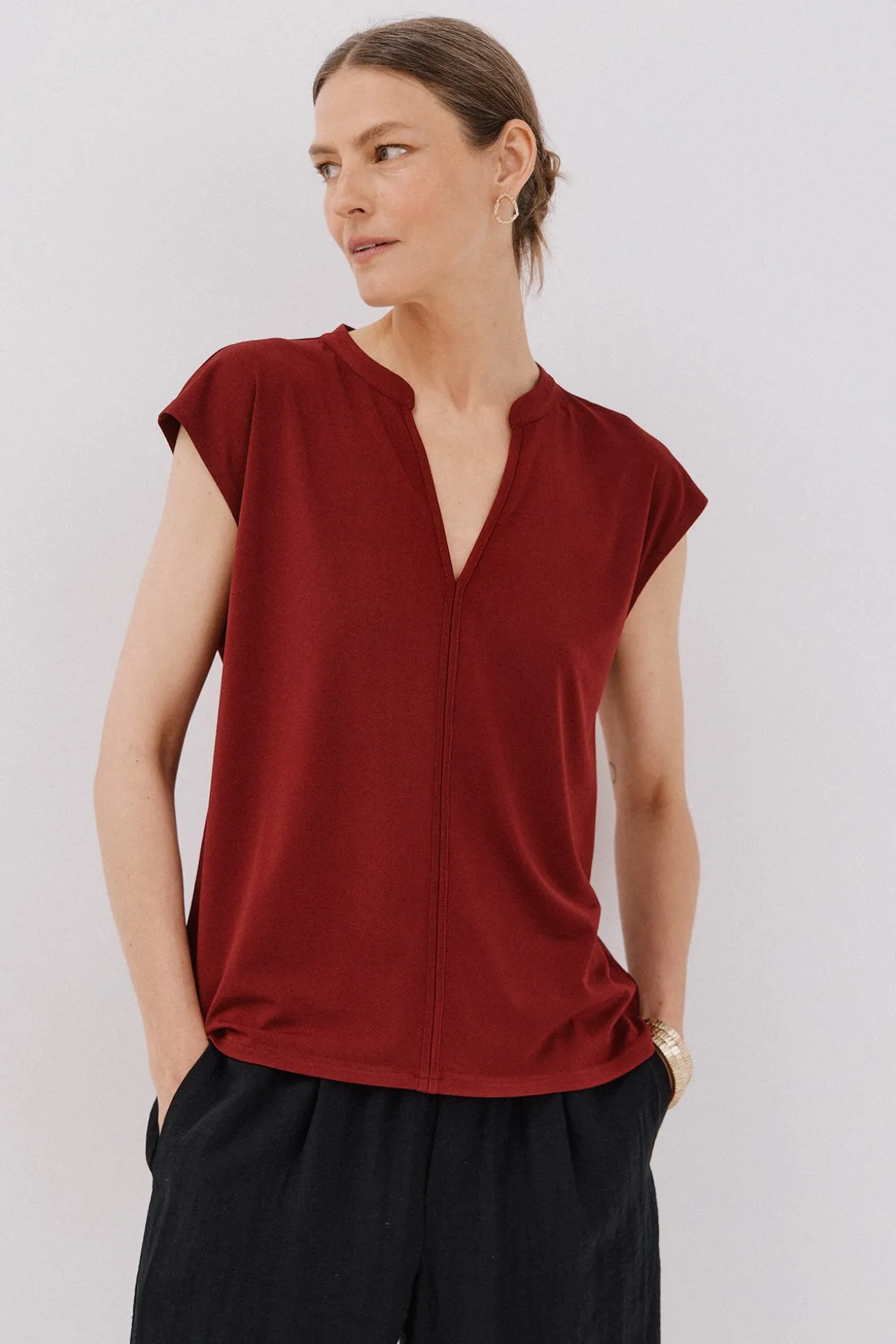 Camiseta básica sin magnas cuello mao