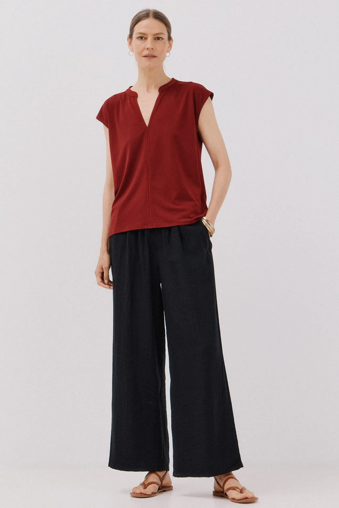 Camiseta básica sin magnas cuello mao